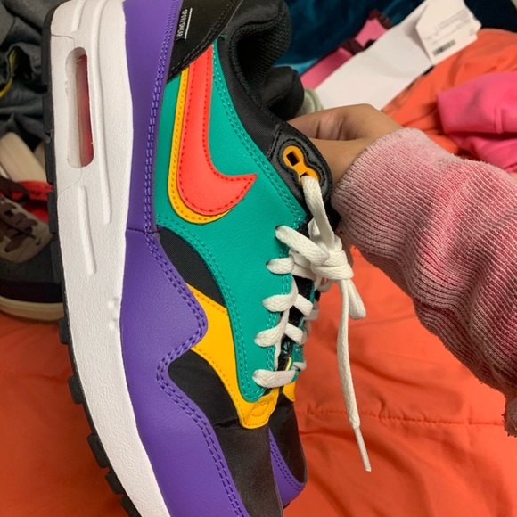 Nike Air Max 1 gs size 6.5 (8W) - Picture 1 of 4